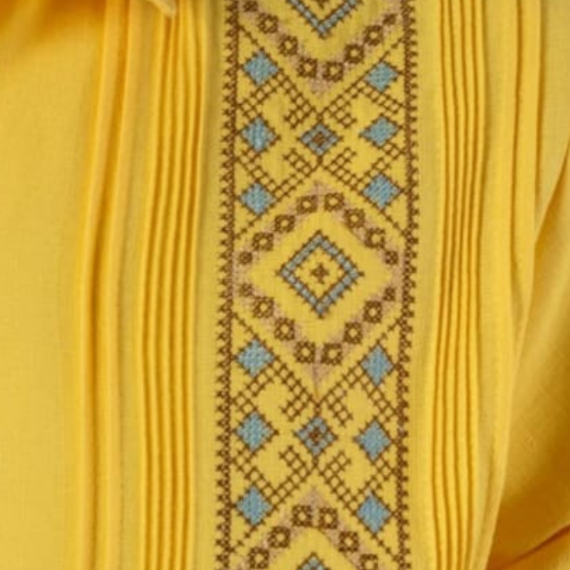 Guayabera amarilla bordada
