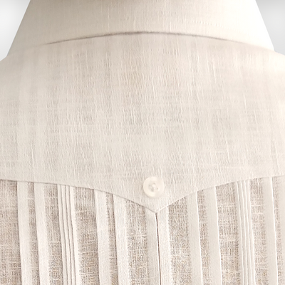 Bordado clásico en guayabera blanca formal