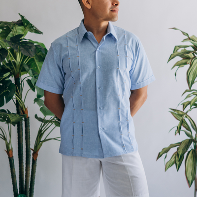 Camisa guayabera azul cielo manga corta elegante