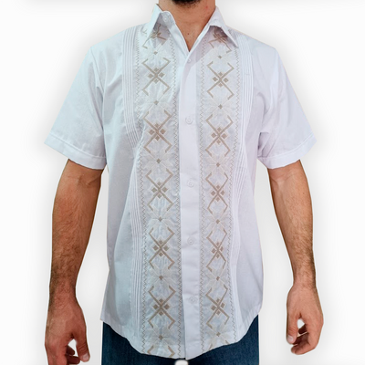 Camisa guayabera blanca tradicional con bordado mexicano