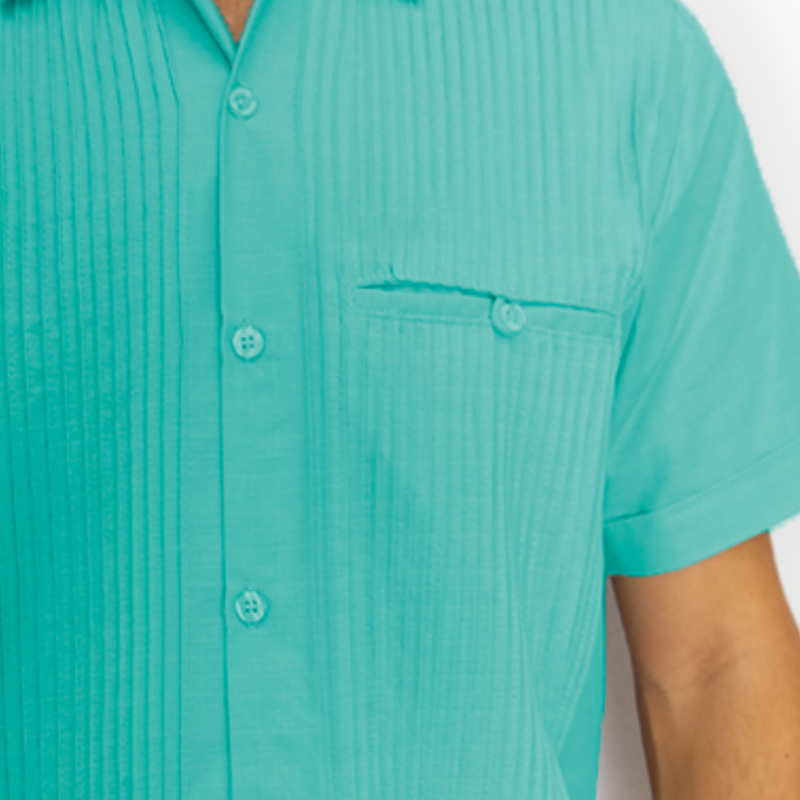 Camisa guayabera color menta con diseño clásico