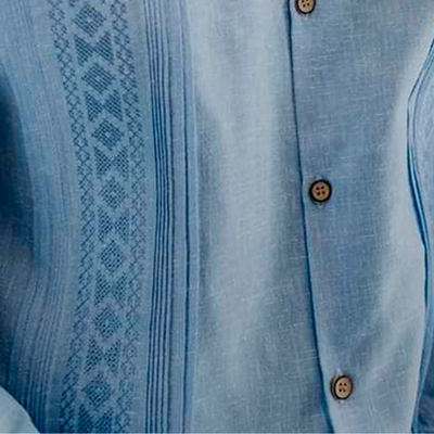 Camisa guayabera elegante bordada azul para hombre