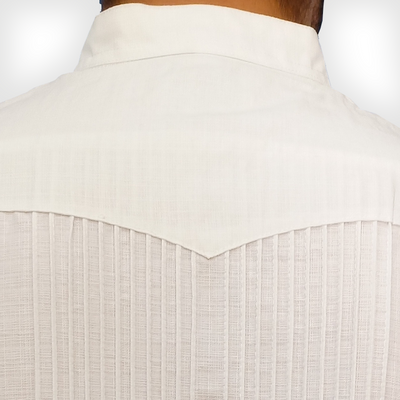 Camisa tradicional mexicana blanca con bordado colorido
