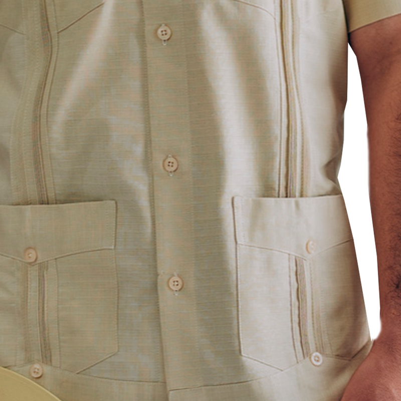 Guayabera cubana beige con alforzas tradicionales

