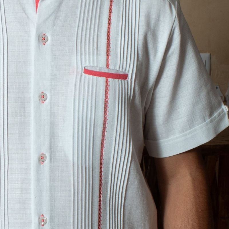 Guayabera blanca cuello mao con bordado rosa artesanal
