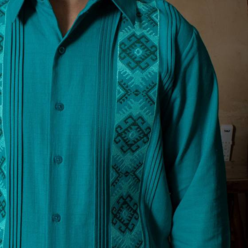Guayabera verde jade artesanal para hombre de lino y algodón
