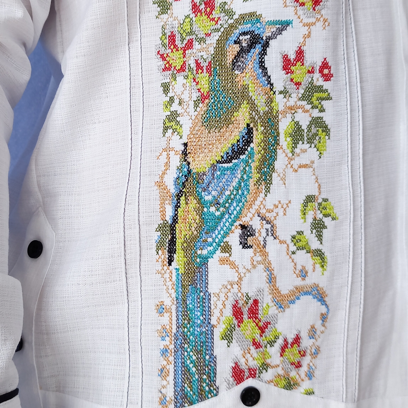 Guayabera bordada pajaro