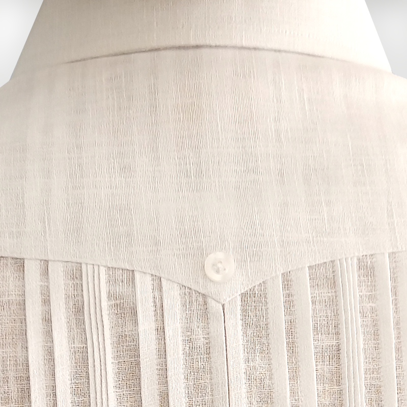 Detalle del tejido cruzado en guayabera formal boda