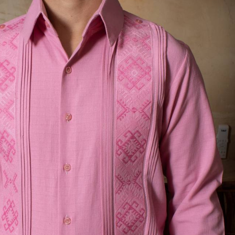 Guayabera rosa pastel artesanal en lino y algodón