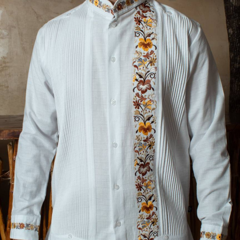 Guayabera presidencial bordada cafe