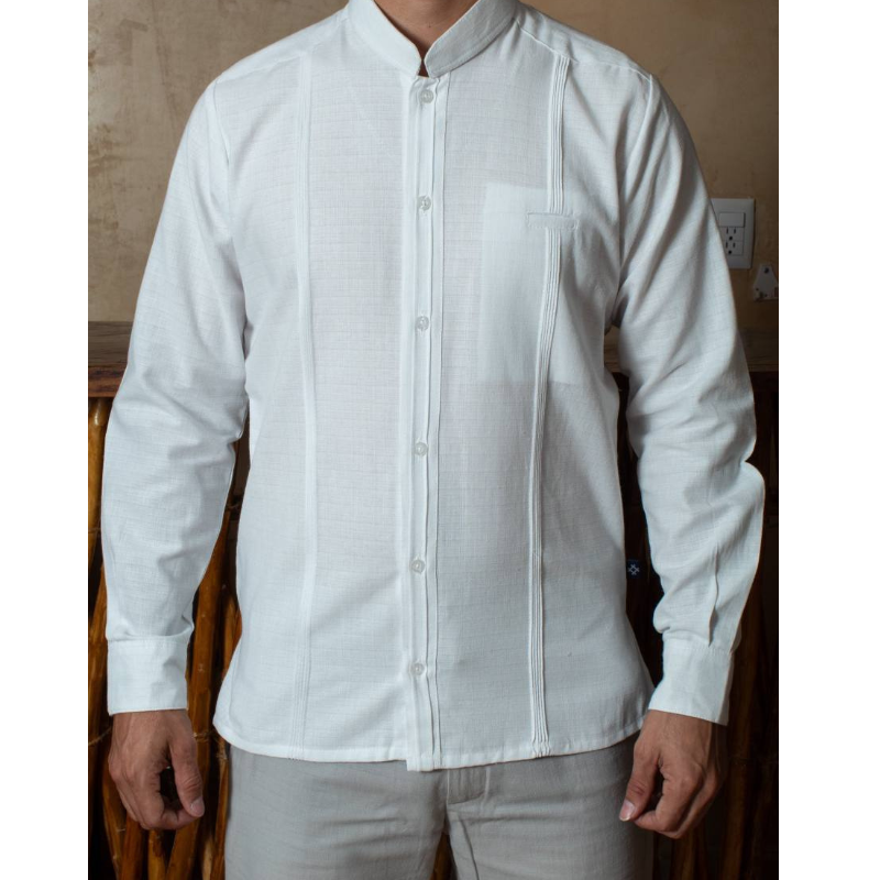 Filipina yucateca blanca artesanal con acabado clásico