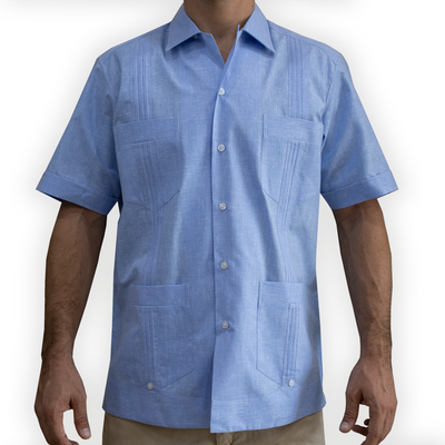 Guayabera azul celeste de manga corta para hombre