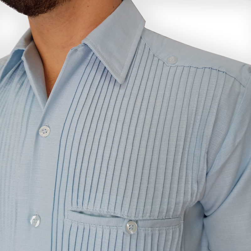Camisa guayabera azul cielo de manga corta para hombre

