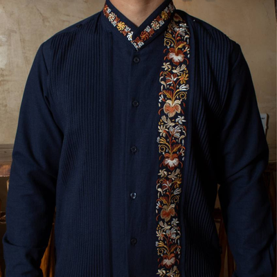 Guayabera azul índigo artesanal en lino y algodón