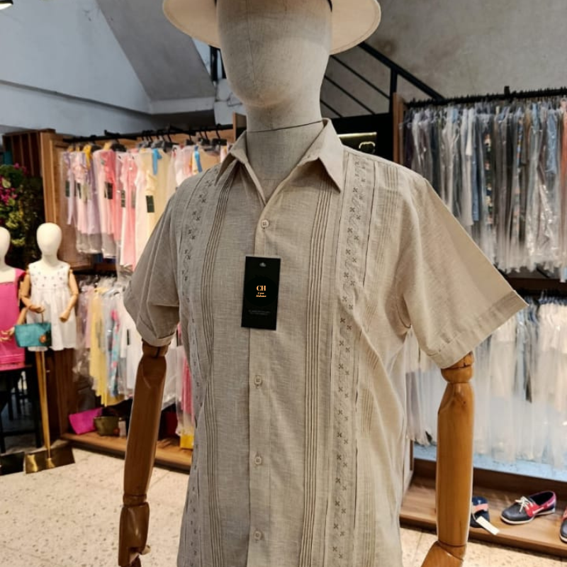 Guayabera beige manga corta con bordado artesanal hombre