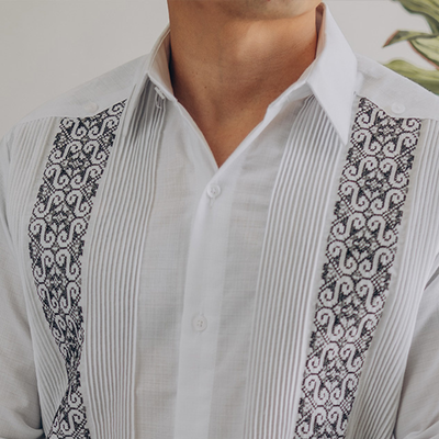 Guayabera blanca bordada para hombres