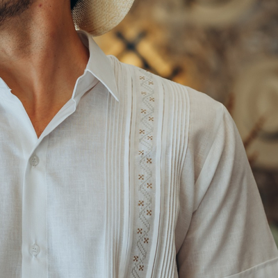 Guayabera blanca bordado tradicional manga corta artesanal