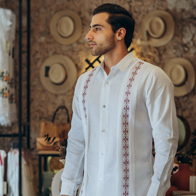 Guayabera blanca con bordado tradicional artesanal