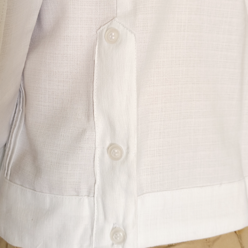 Guayabera blanca con diseño yucateco para eventos especiales
