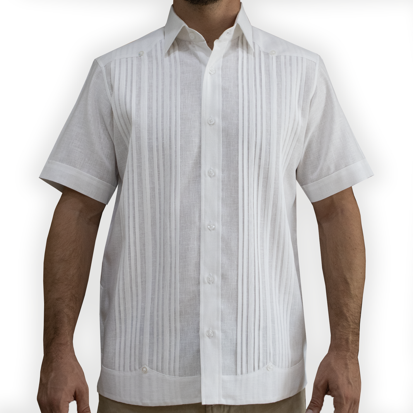 Guayabera blanca hombre con detalles modernos