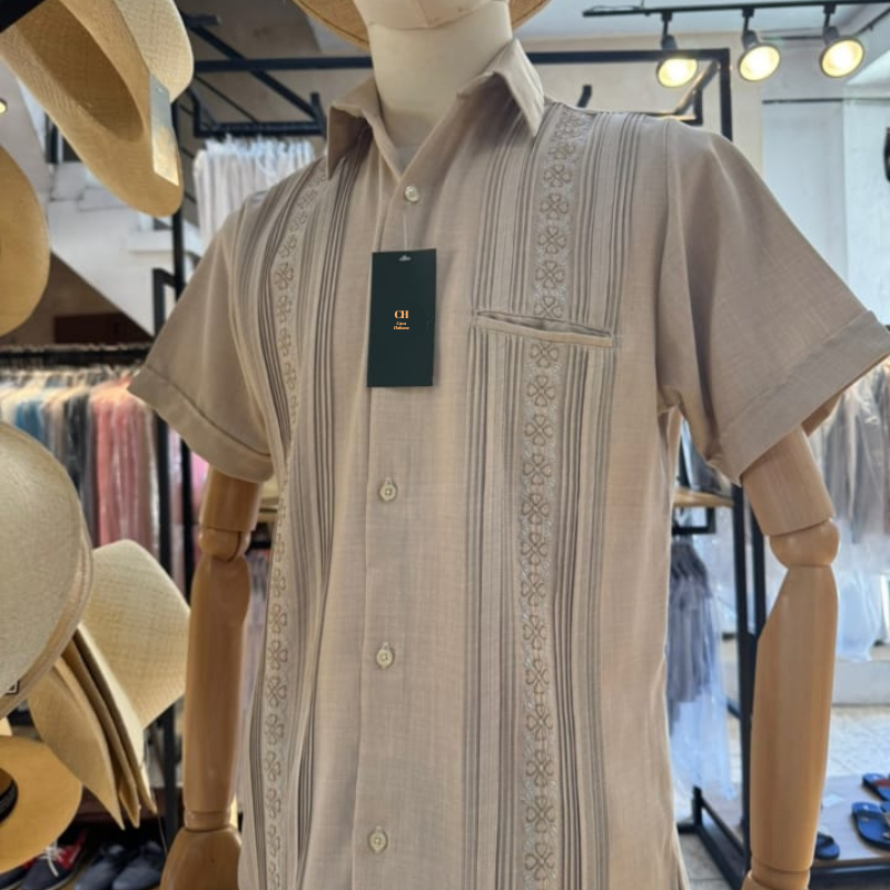 Guayabera bordada beige manga corta