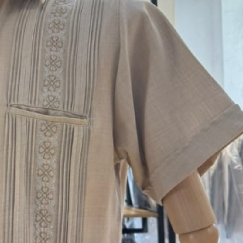 Guayabera bordada beige manga corta
