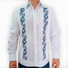 Guayabera bordada de flores azules vista frontal