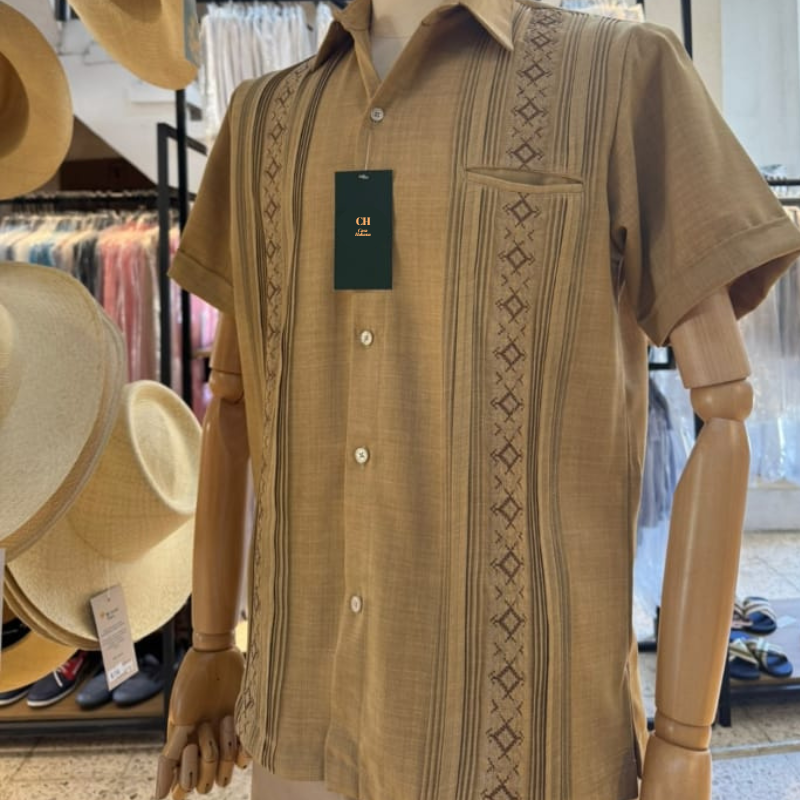 Guayabera camel manga corta bordada