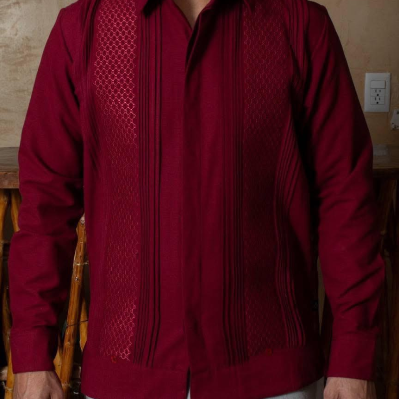 Guayabera color rojo vino hombre