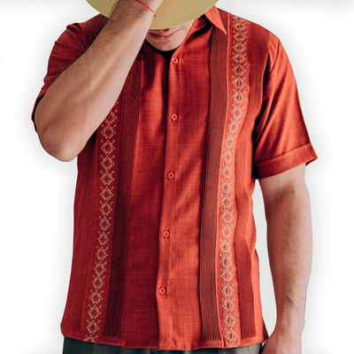 Guayabera color shedrón con bordado artesanal