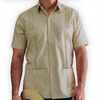 Guayabera cubana beige con alforzas tradicionales