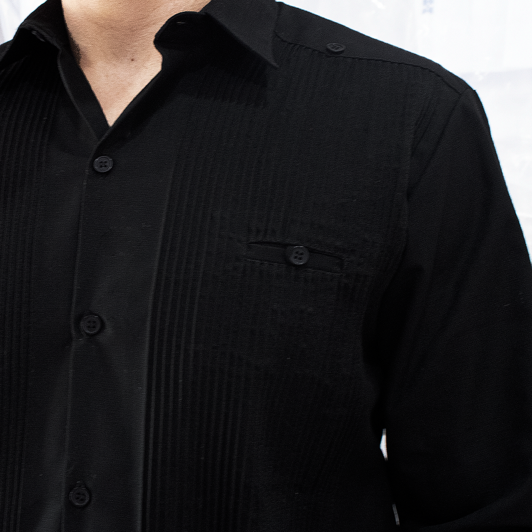 Guayabera de lino y algodón color negro para eventos formales