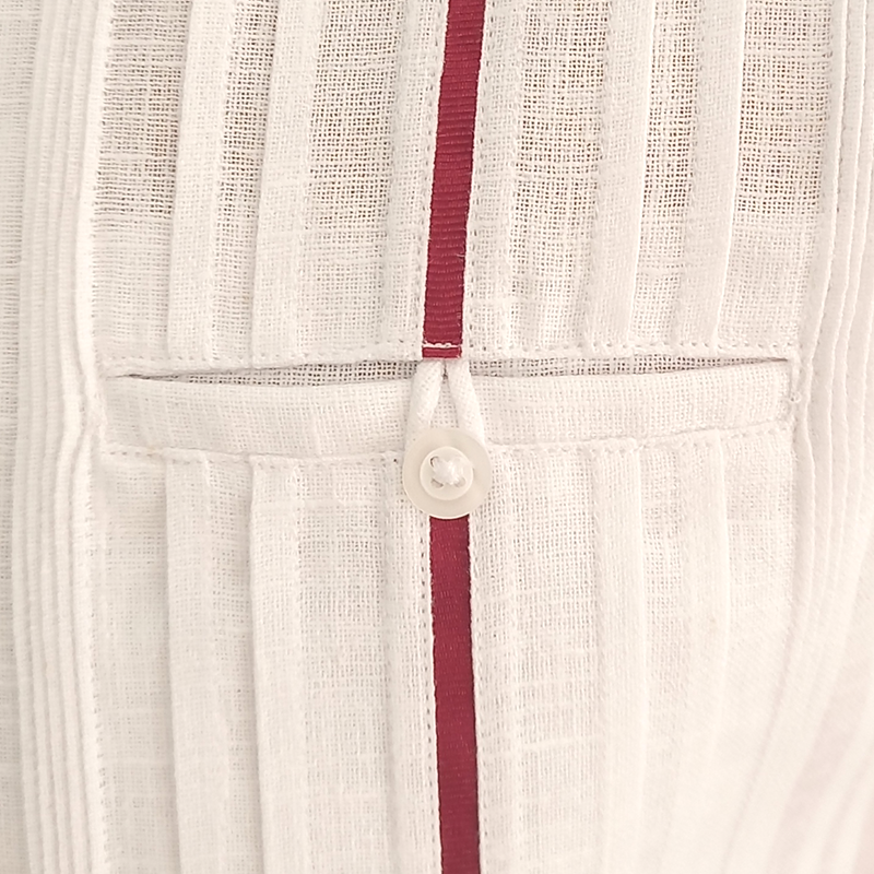 Guayabera elegante hombre blanca con listón vino