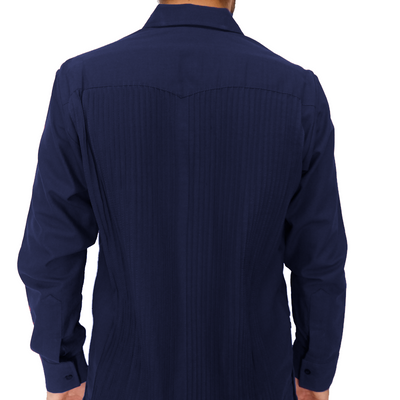 Guayabera formal azul marino elegante y fresca