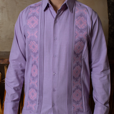 Guayabera lila bordada artesanal estilo presidencial