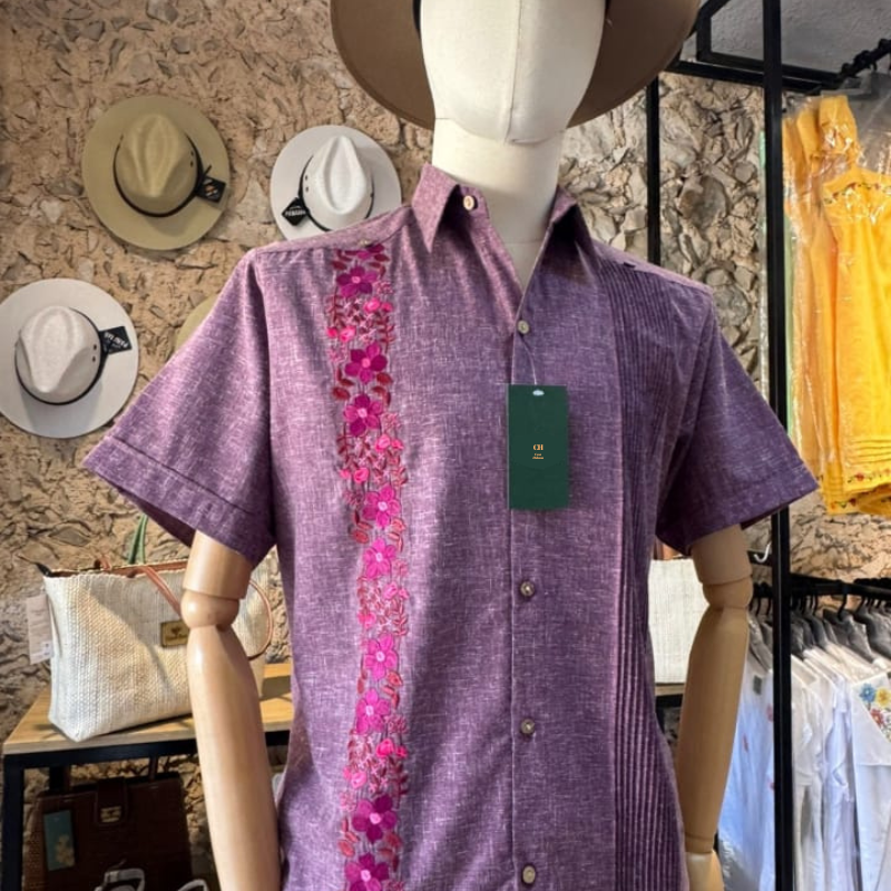 Guayabera morada bordado flores rosa