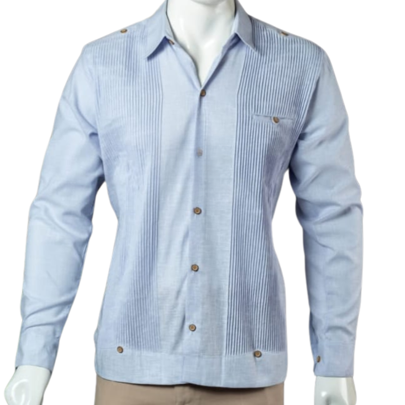 Guayabera presidencial azul claro de algodón para hombre, elegante y ligera, ideal para bodas o eventos tropicales.