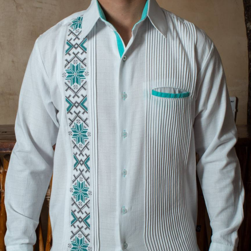 Guayabera presidencial bordada turquesa