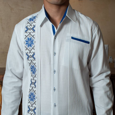 Guayabera presidencial bordado azul artesanal de lino y algodón
