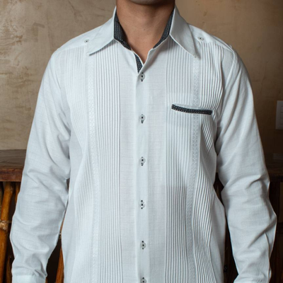 Guayabera presidencial cuello combinado vista frontal