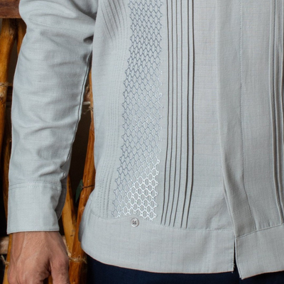 Guayabera presidencial gris manga larga con acabado fino