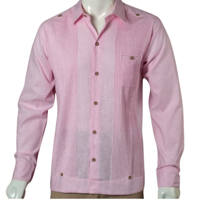 Guayabera presidencial rosa de algodón para hombre, elegante y ligera, ideal para bodas o eventos tropicales.