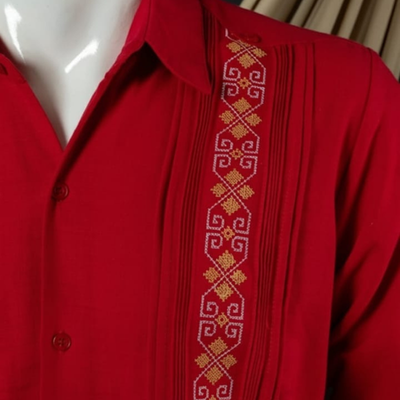 Guayabera roja elegante y tradicional hecha a mano en Yucatán