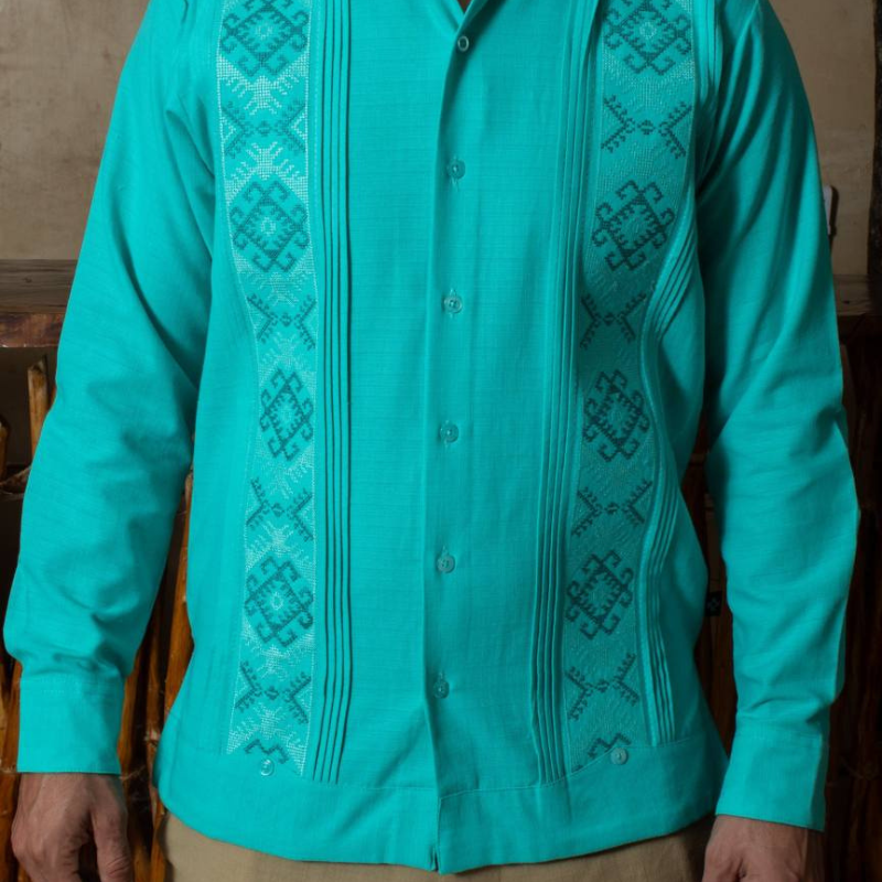 Guayabera verde esmeralda elegante y tropical hecha en Yucatán