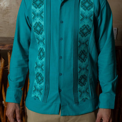 Guayabera verde jade elegante y fresca hecha en Yucatán
