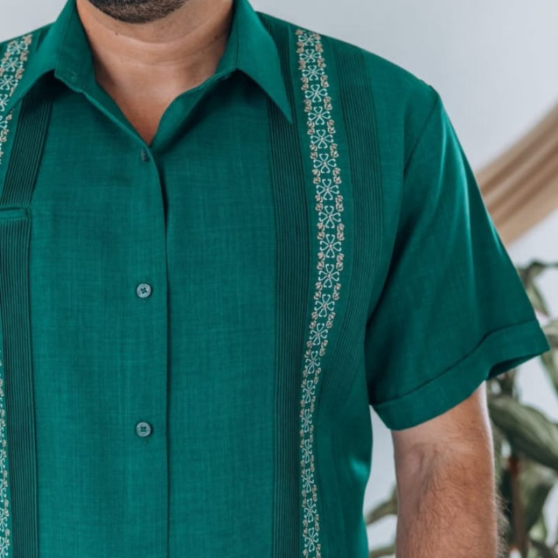 Guayabera verde jade manga corta elegante hombre
