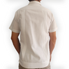 Guayabera yucateca blanca de manga corta con detalles clásicos