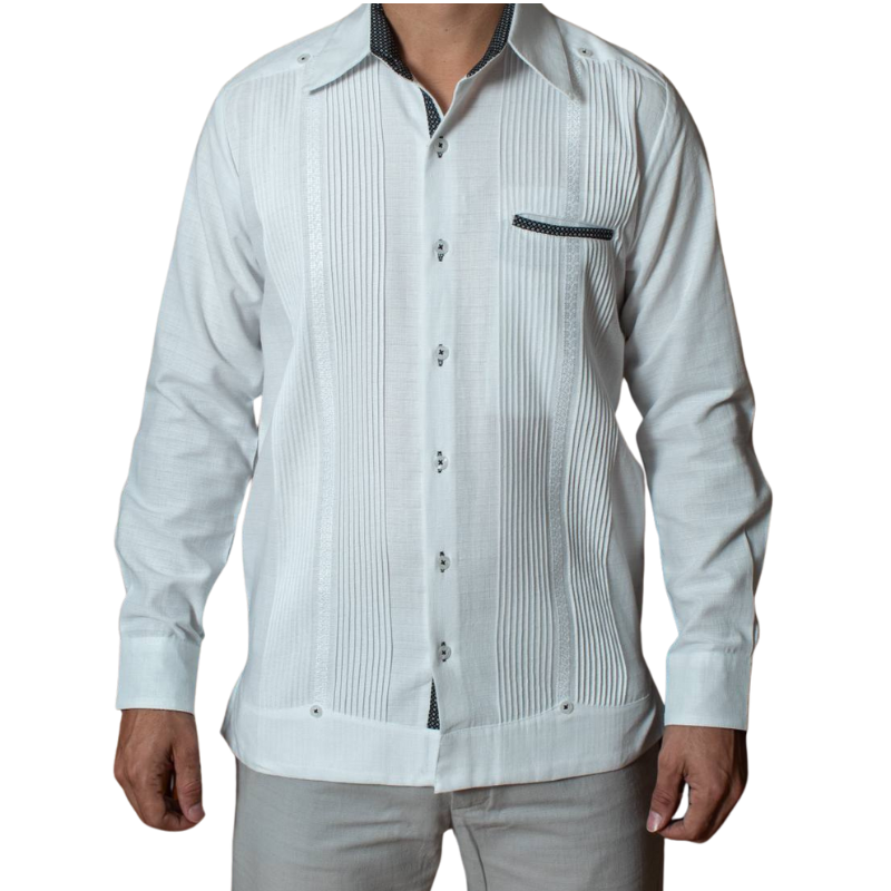 Modelo usando guayabera presidencial cuello combinado en evento formal