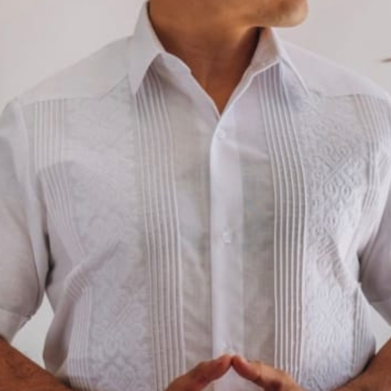 Guayabera blanca manga corta bordado blanco