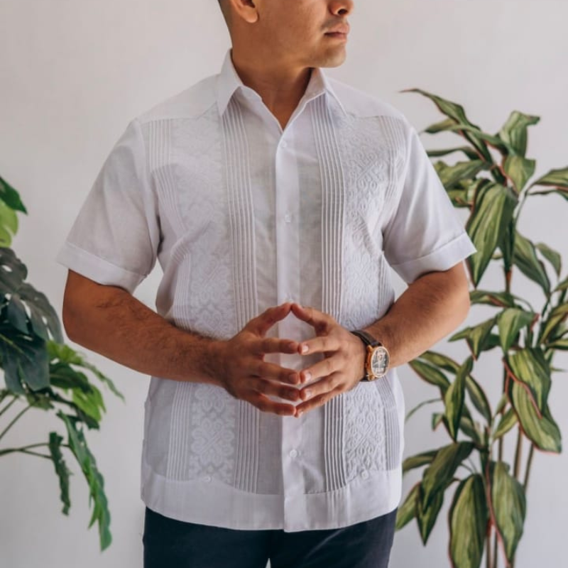 Guayabera blanca manga corta bordado blanco